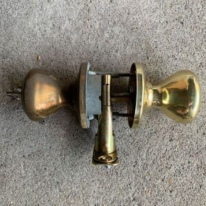 Kwikset Brass Locking Doorknob With Keys